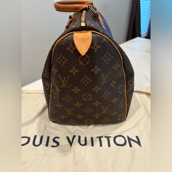 ⭐️ Authentic Louis Vuitton Speedy 35 in Monogram ⭐️ - Picture 3 of 11